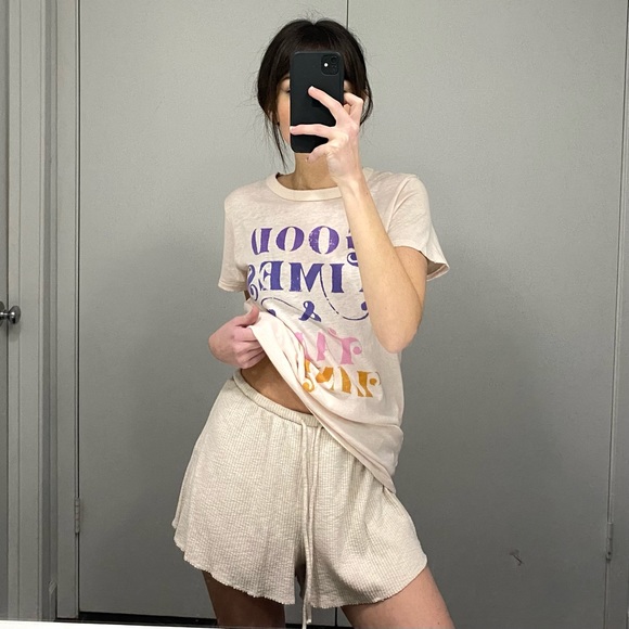 Junk Food Babe Good Times & Tan Lines Graphic T-Shirt NWT - Picture 2 of 7